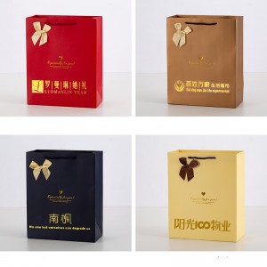 Красочный подарочный бумажный пакет